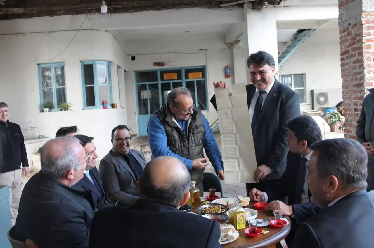 Havran'da Zeytin Sezonu Bereketi: Valiler Denizer Yağ Fabrikası'nda İstişarede Bulundu