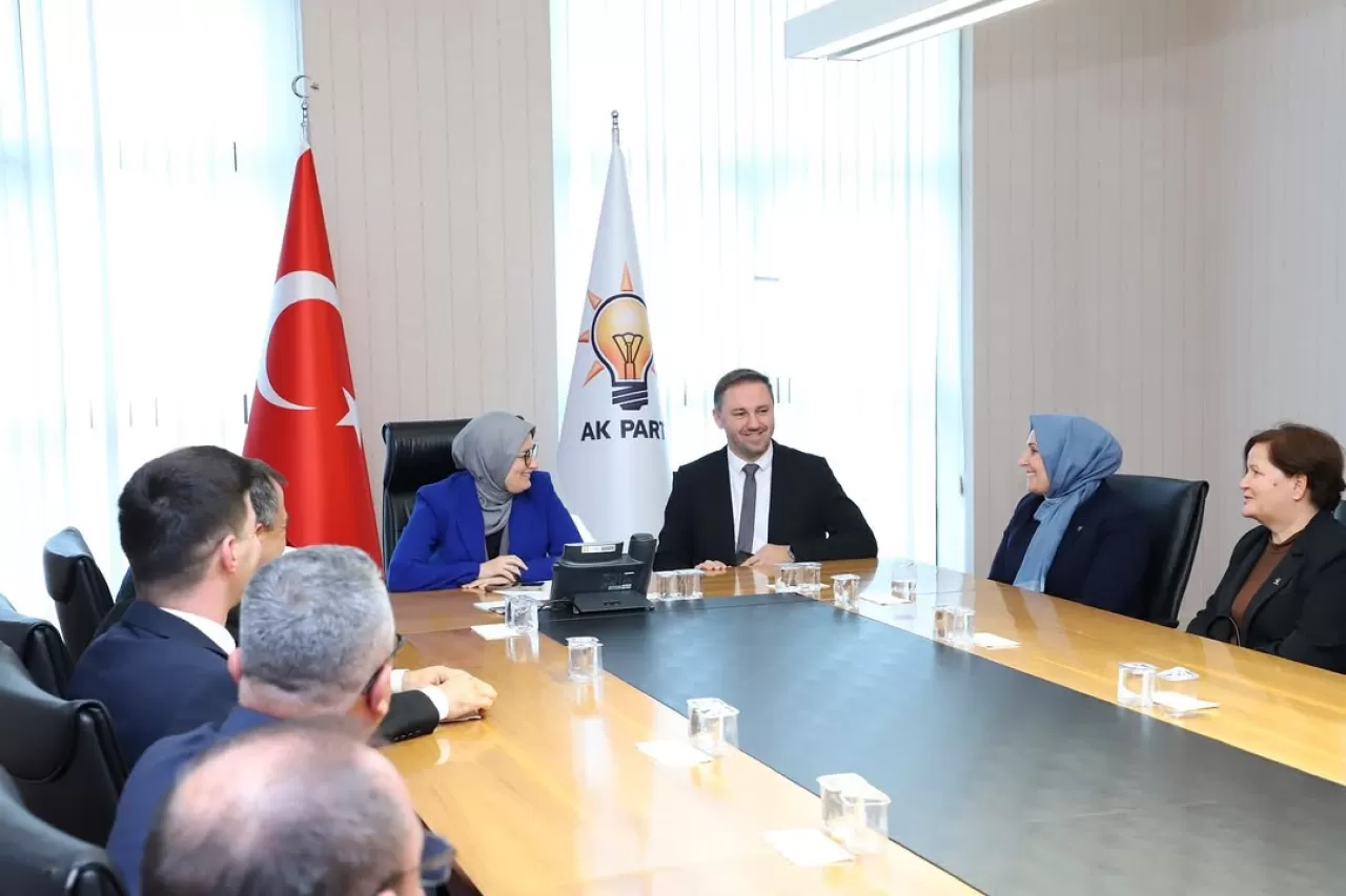 AK Parti Balıkesir Milletvekili Belgin Uygur, Susurluk İlçe Yönetimini Ağırladı