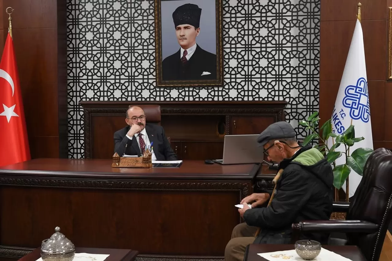 Vali Ustaoğlu, Vatandaşlarla Haftalık Buluşmasında Talepleri Dinledi