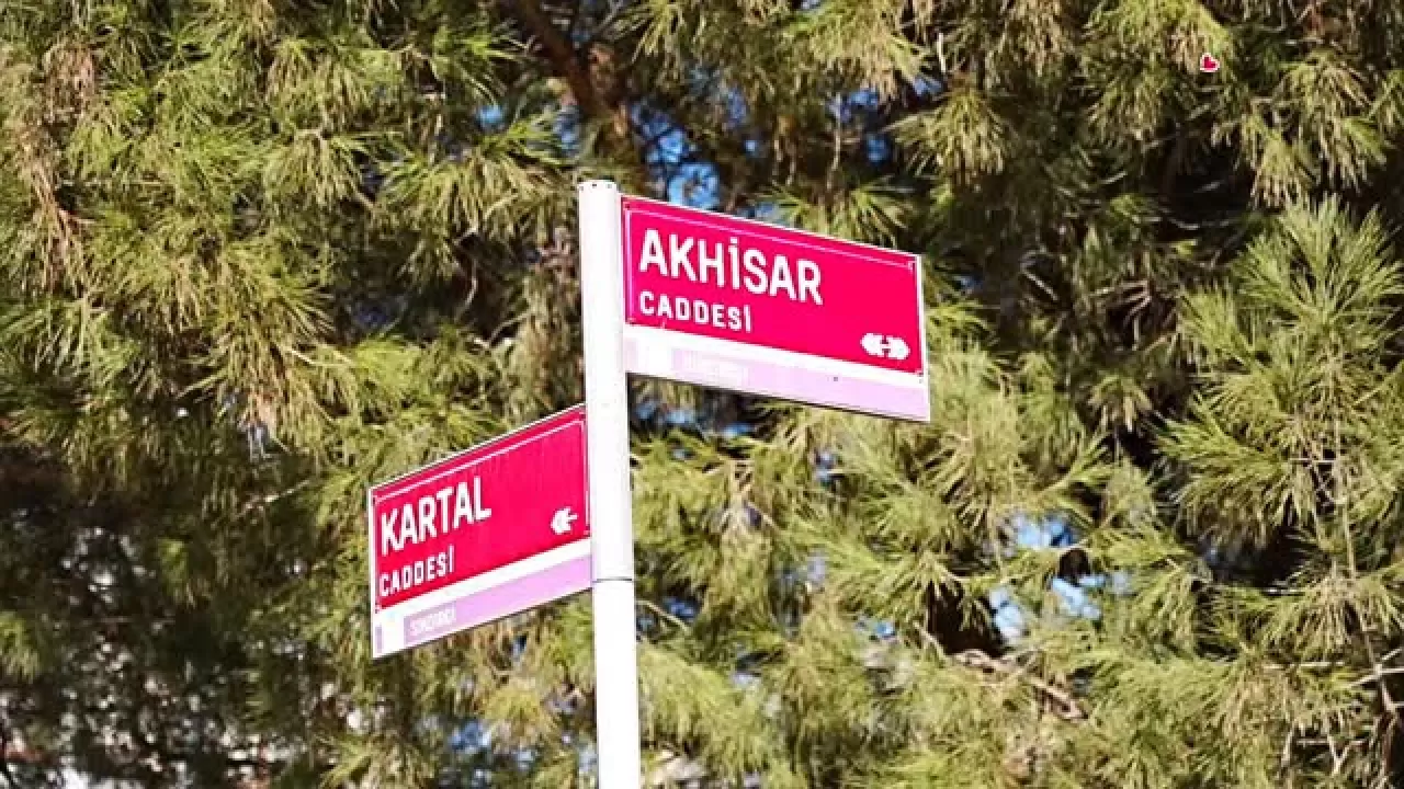 Sındırgı'da Atıl Halı Saha Çocukların Spor ve Sosyalleşme Alanına Dönüştürüldü