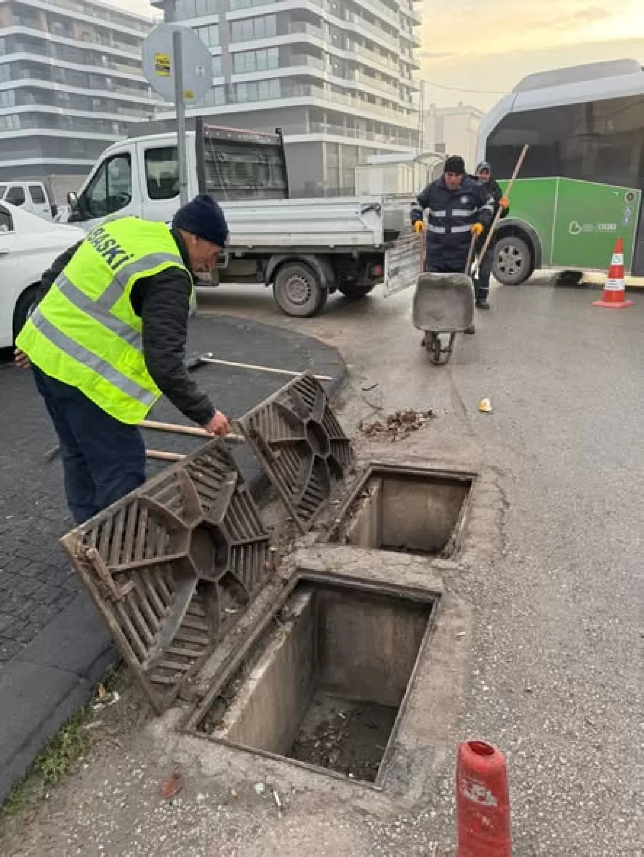 BASKİ Ekipleri Yağmurda Altyapı Güvenliği İçin Sahada