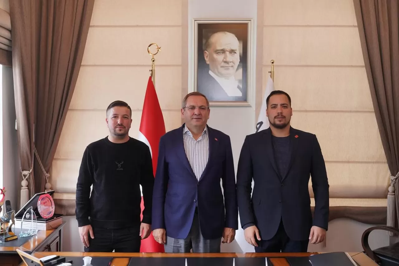 CHP Ayvalık Gençlik Kolları'ndan Belediye Başkanı Mesut Ergin'e Ziyaret