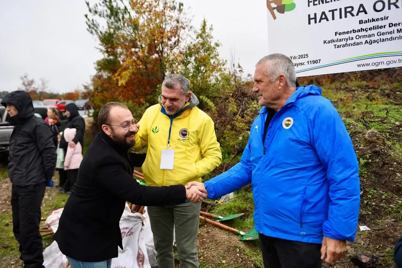 Altıeylül'de Fenerbahçeliler Derneği Fidan Dikti
