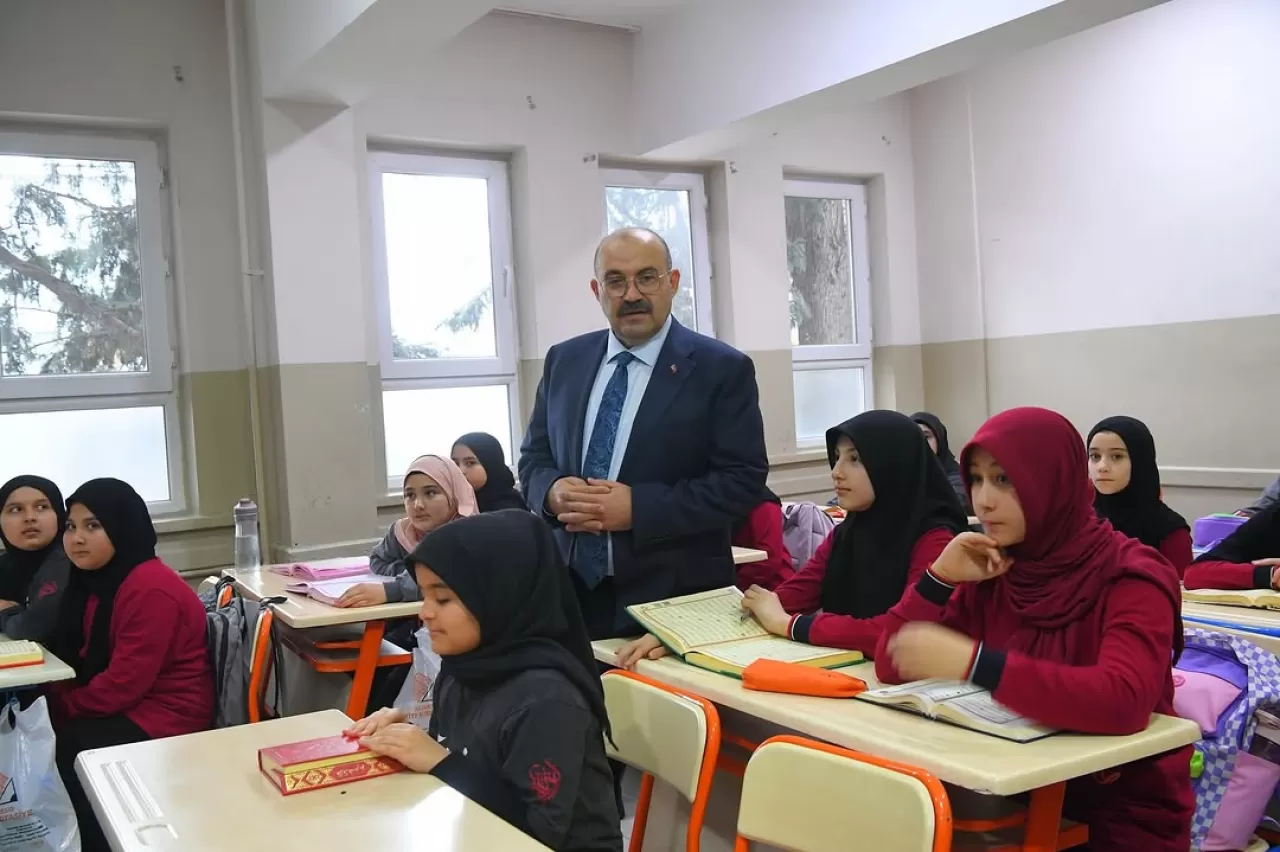 Balıkesir Valisi'nden Hafızlık Sınıfına Ziyaret