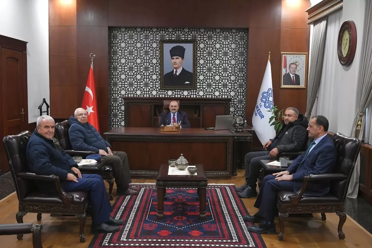 Balıkesir Valisi Ustaoğlu, Erdek ve İvrindi Muhtarları ile Görüştü