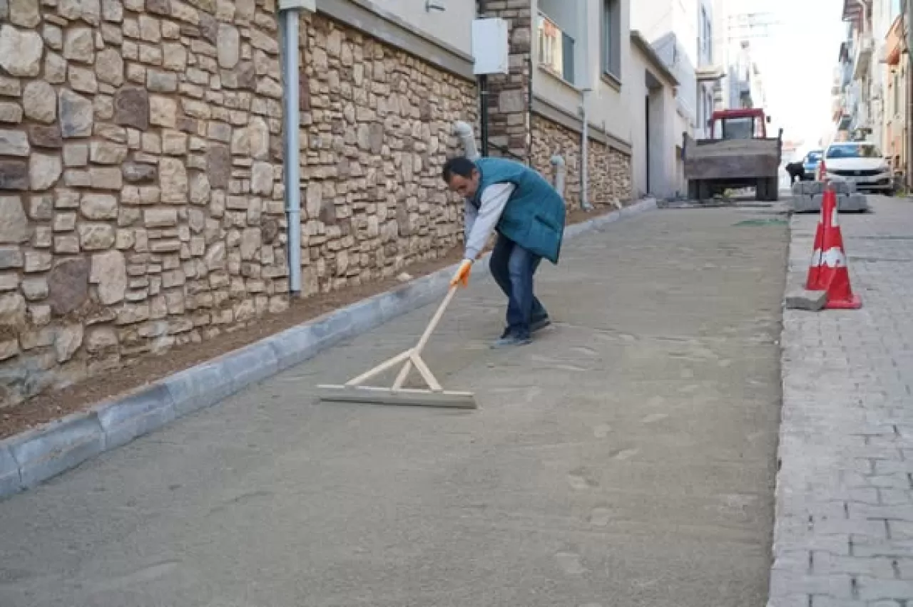 Edremit'te Cumhuriyet Mahallesi'nde Yol Çalışması