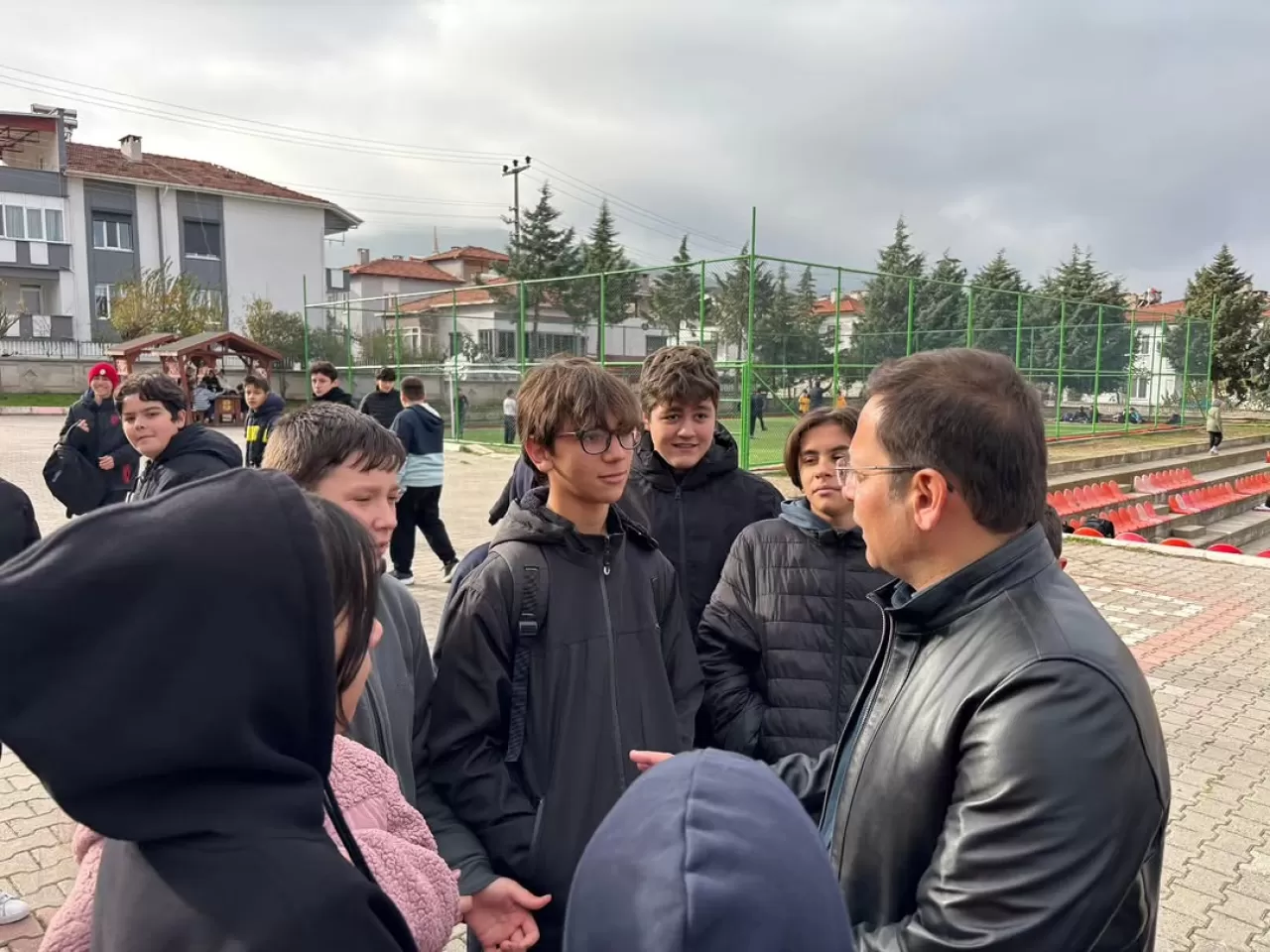 Sındırgı'da Öğrenciler ve Öğretmenler Artçı Depremin Ardından Ziyaret Edildi