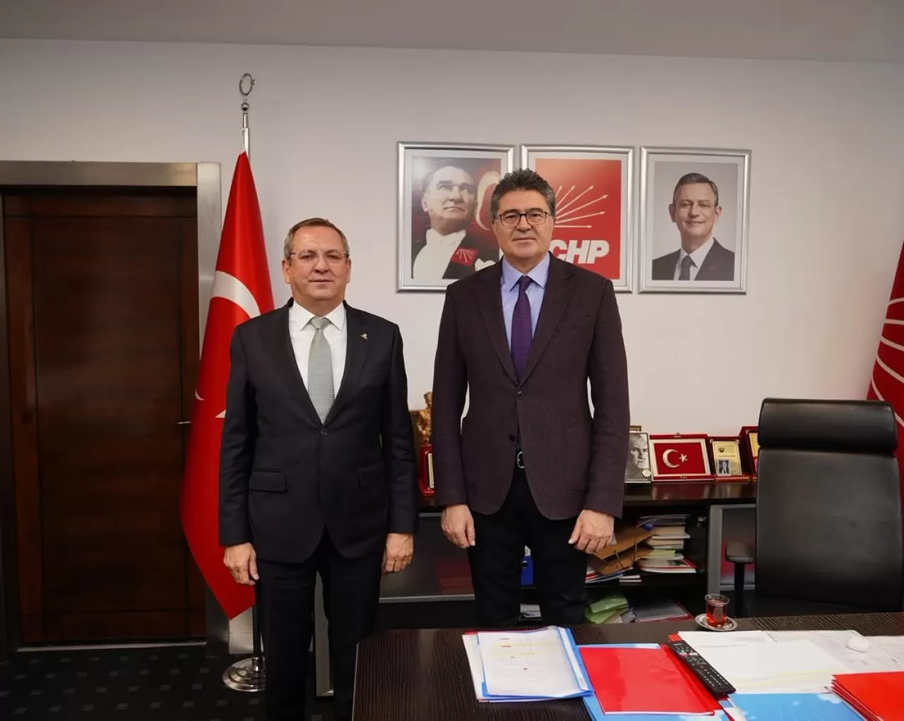 Ayvalık Belediye Başkanı Ergin, CHP'li Genel Başkan Yardımcılarını Ziyaret Etti