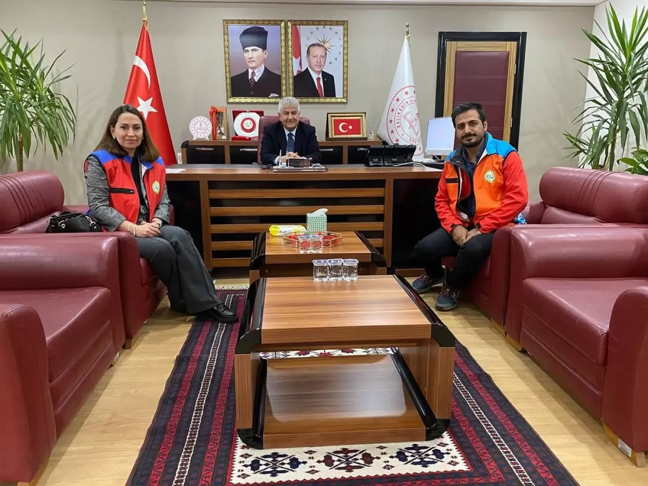 İKADER Yönetimi, İl Milli Eğitim Müdürü Kal'ı Ziyaret Etti