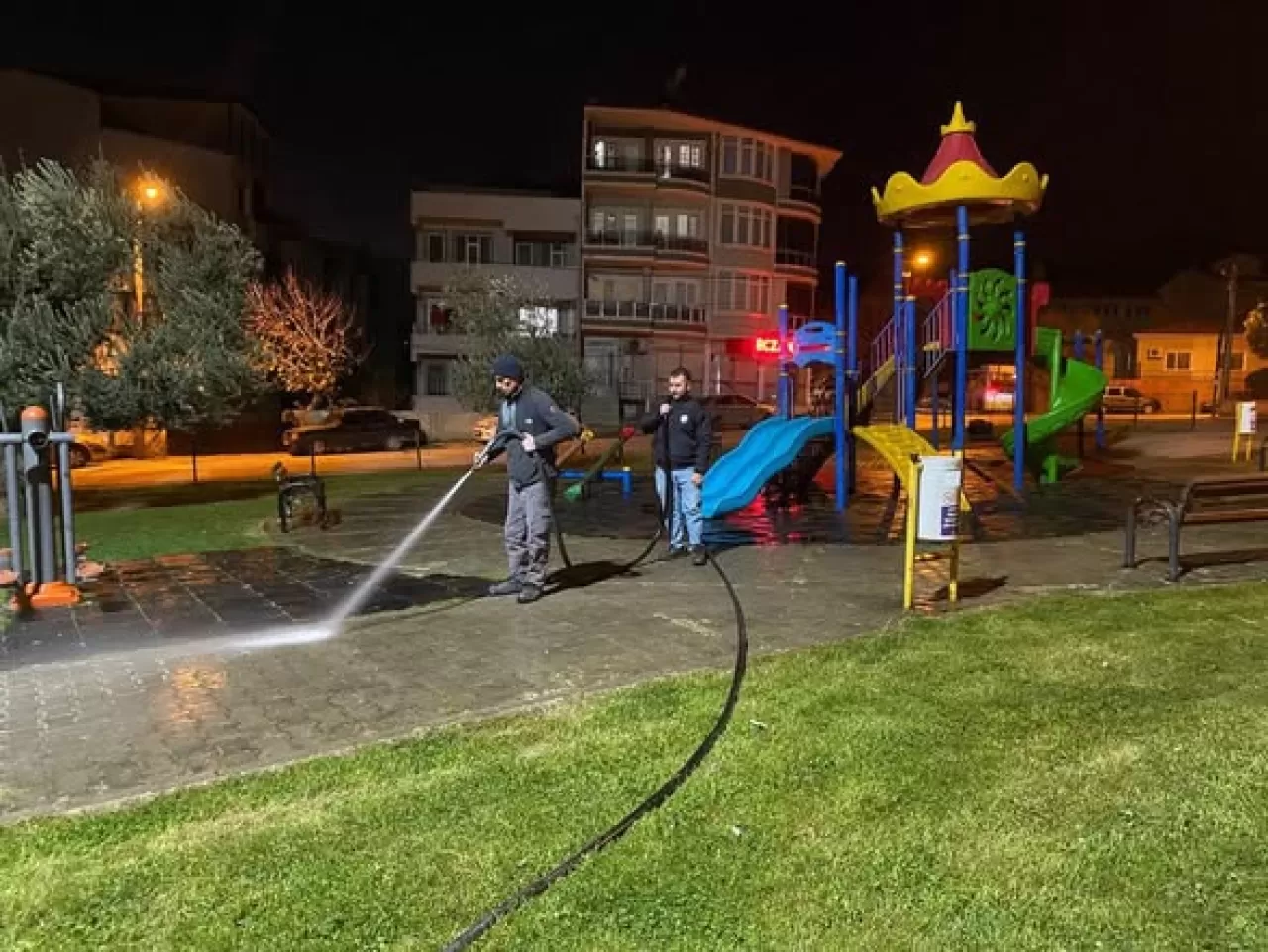 Edremit'te Parklar Yeni Güne Hazırlanıyor
