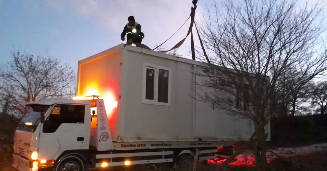 Taş Kesiği Mahallesi'nde İhtiyaç Sahibine Konteyner Ulaştırıldı