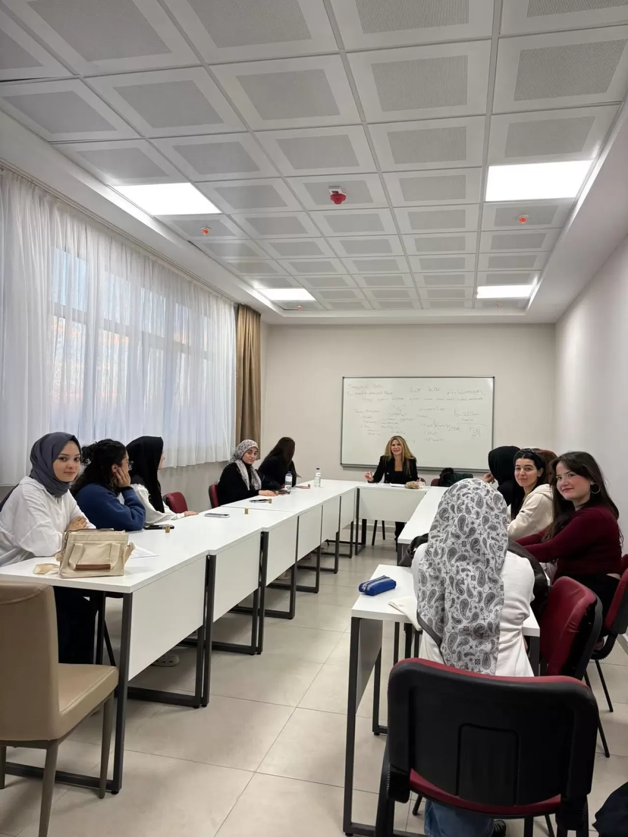 Edremit'te Yüksekokul Öğrencilerine Diksiyon Eğitimi