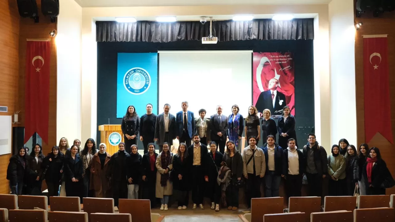 Balıkesir Üniversitesi'nde Dünya Türk Dili Ailesi Günü Kutlaması