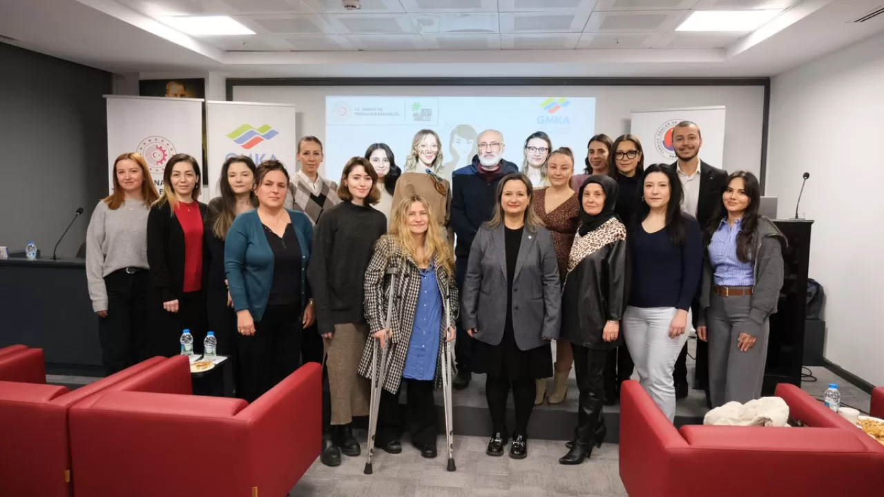 Balıkesir'de Kadın Girişimciler Dijital Ticaret ve Vergi Eğitimi Aldı