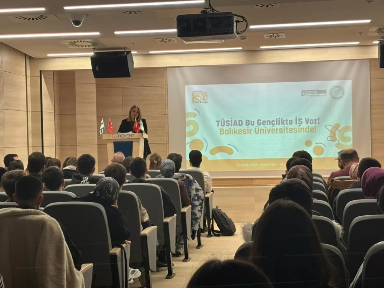 Balıkesir Üniversitesi'nde "Bu Gençlikte İş Var" Etkinliği Yoğun İlgi Gördü