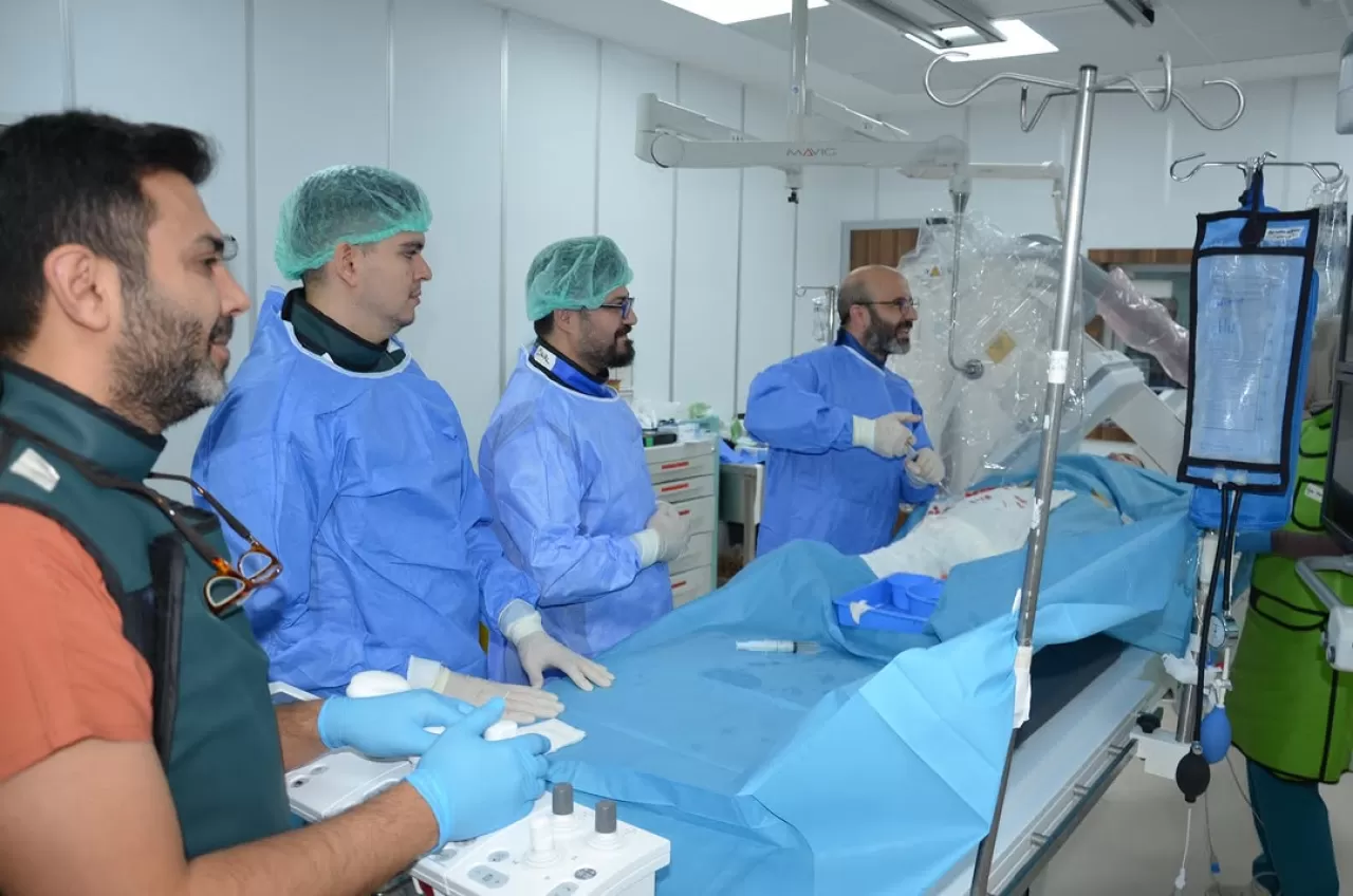 Balıkesir'de Bir İlk: Çocuk Hastaya Beyin Anjiyografisi