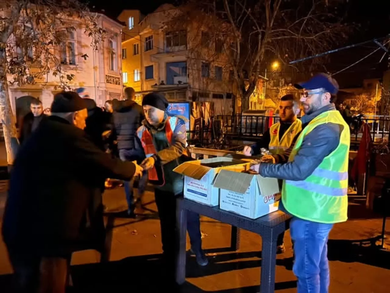 Sındırgı'da Regaip Kandili'nde Helva İkramı