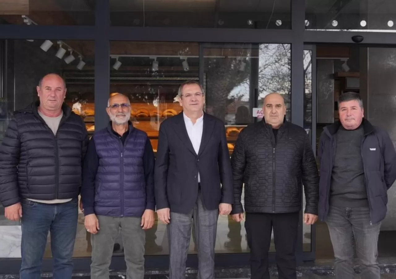 Ayvalık Belediye Başkanı Mesut Ergin, Altınova Mahallesi'nde Esnaf ve Vatandaşlarla Buluştu