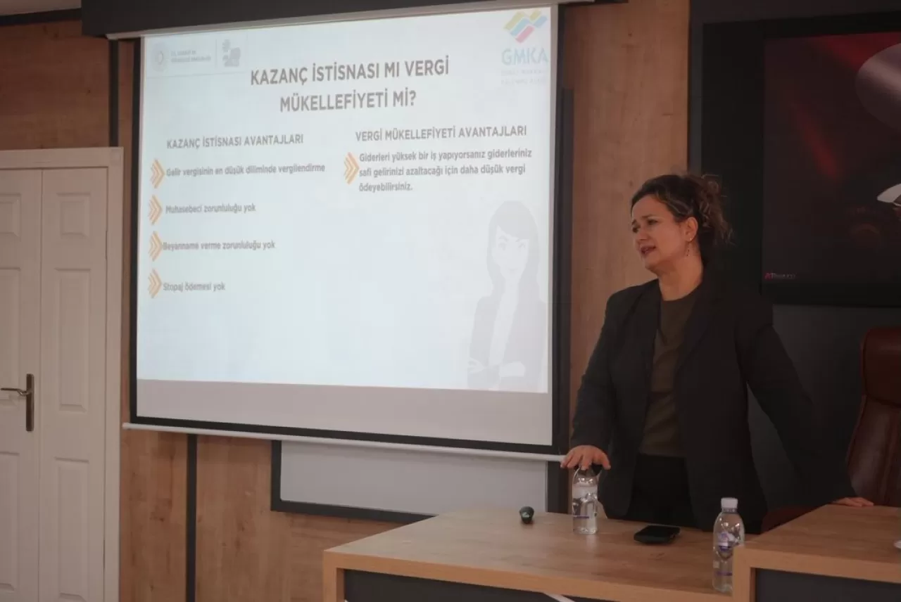 Edremit'te Kadın Girişimciler Dijital Dünyaya Hazırlanıyor