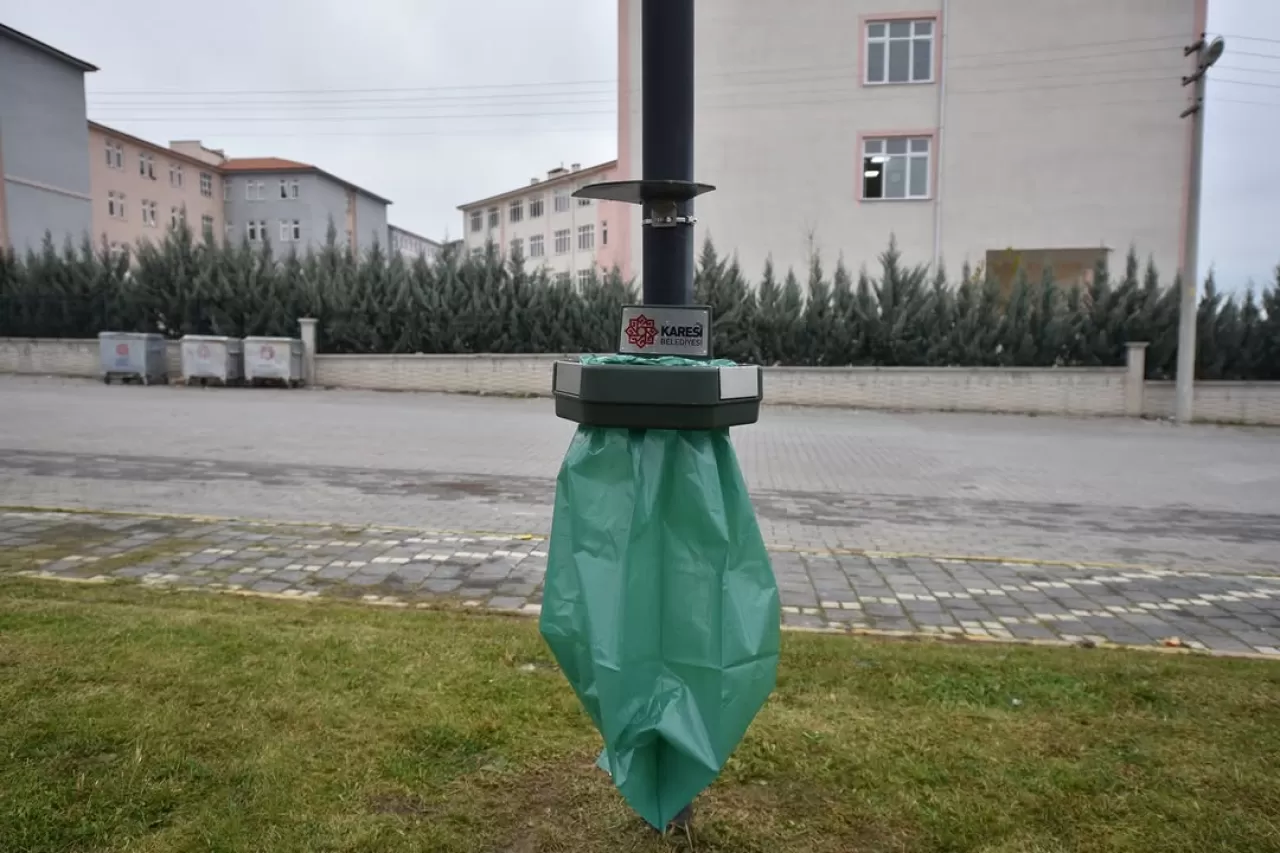 Karesi Belediyesi, Temassız Çöp Donatıları ile Hijyen Standartlarını Yükseltiyor