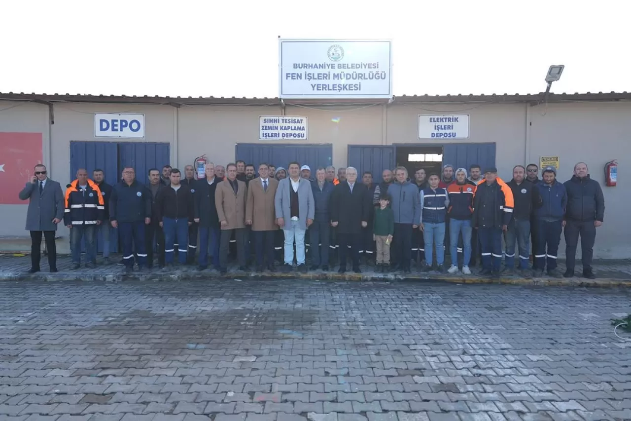 Burhaniye'de Fen İşleri Müdürlüğü Personeline Pilav Hayrı