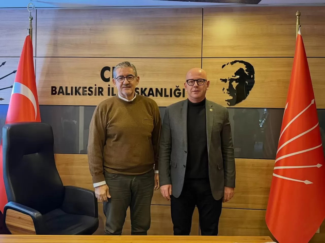 CHP'li Sarı, Balıkesir'de Parti Yöneticileriyle Görüş Alışverişinde Bulundu