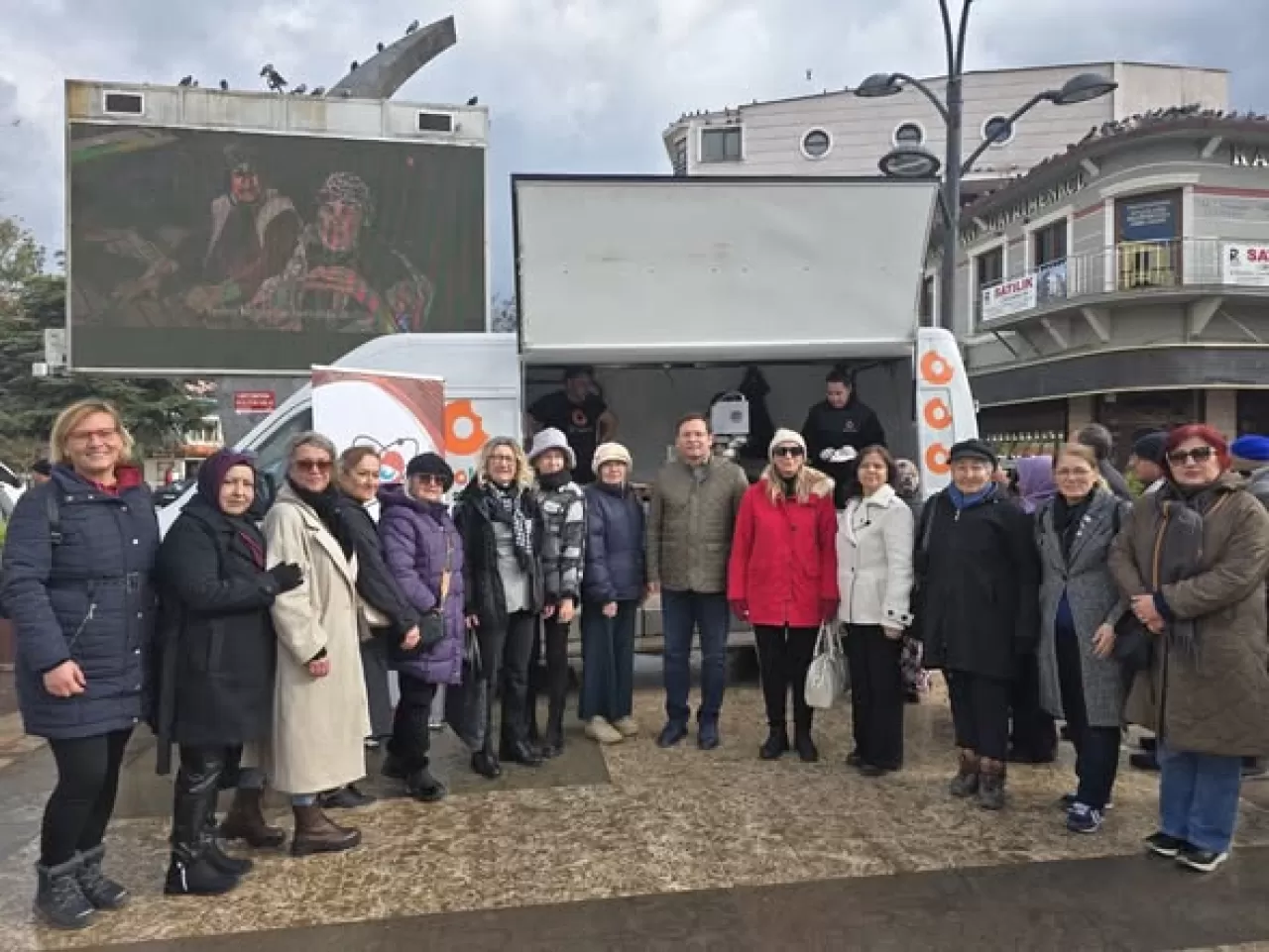 Sındırgı'da Deprem Sonrası Anlamlı Dayanışma: Lokma Hayrı
