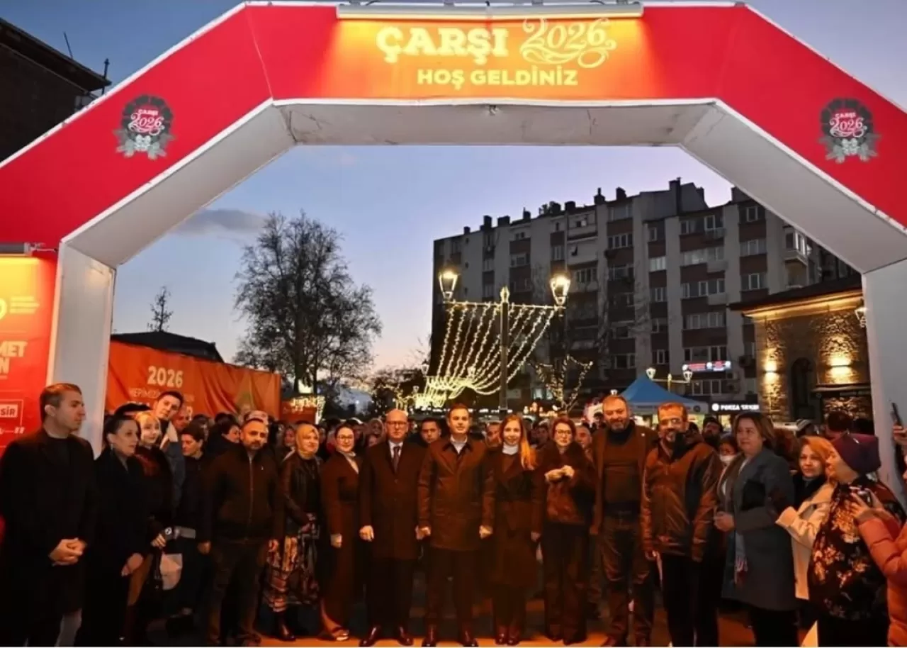 Balıkesir'de Yeni Yıl Coşkusu Cumhuriyet Meydanı'nda Başladı