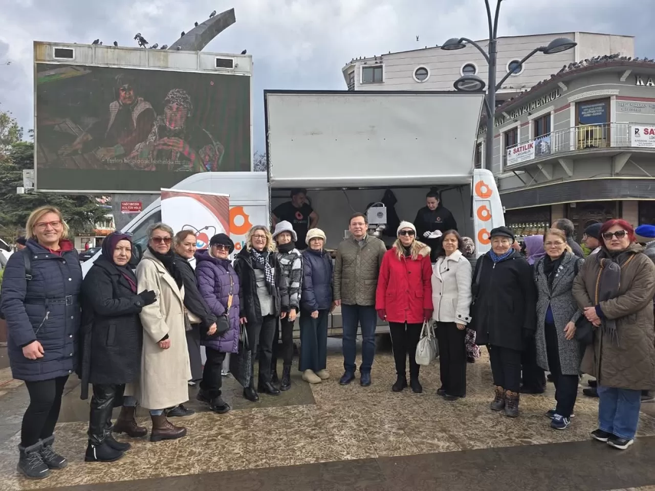 Sındırgı'da Deprem Sonrası Anlamlı Dayanışma: Lokma Hayrı
