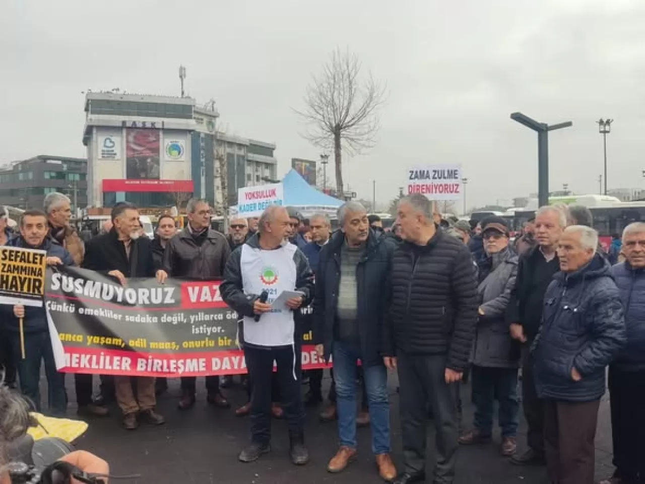 CHP'den Emekliler İçin Basın Açıklaması ve Oturma Eylemi