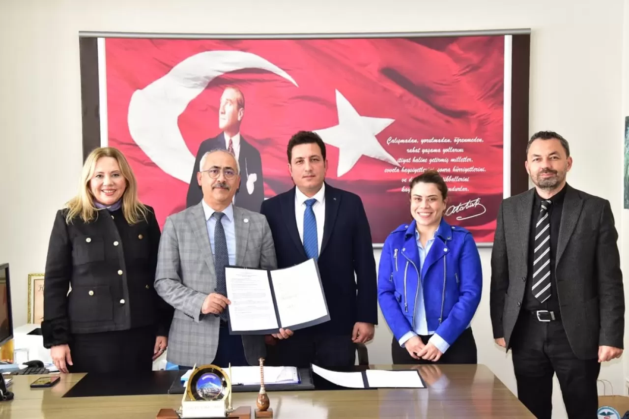 Balıkesir Üniversitesi'nden Sanayi İş Birliği Hamlesi