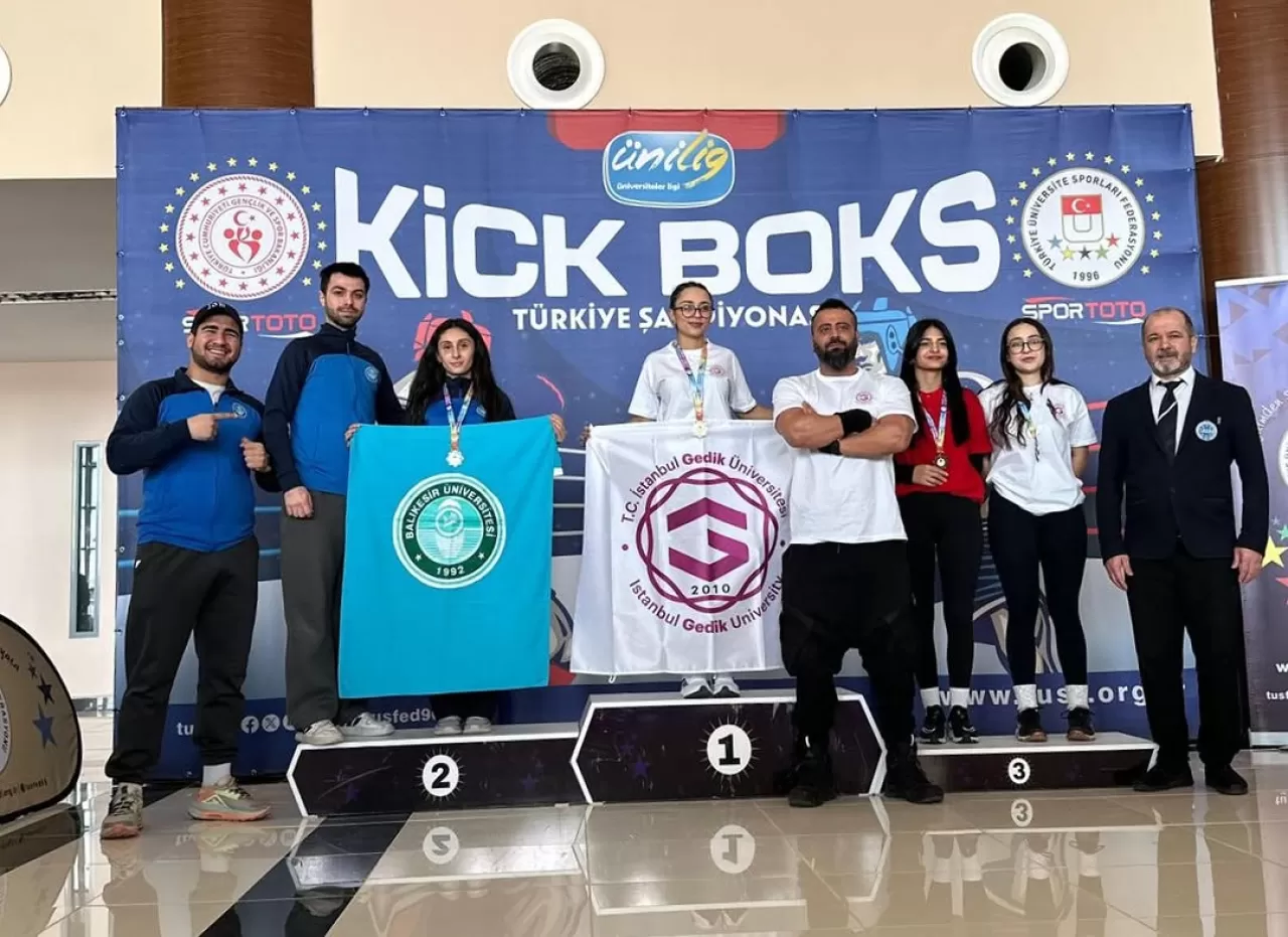 Balıkesir Üniversitesi Öğrencisinden Kick Boksta Büyük Başarı