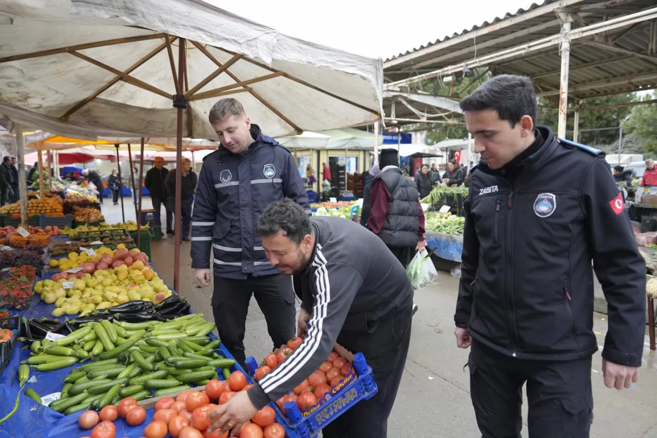 Burhaniye'de Pazar Denetimleri Titizlikle Sürüyor