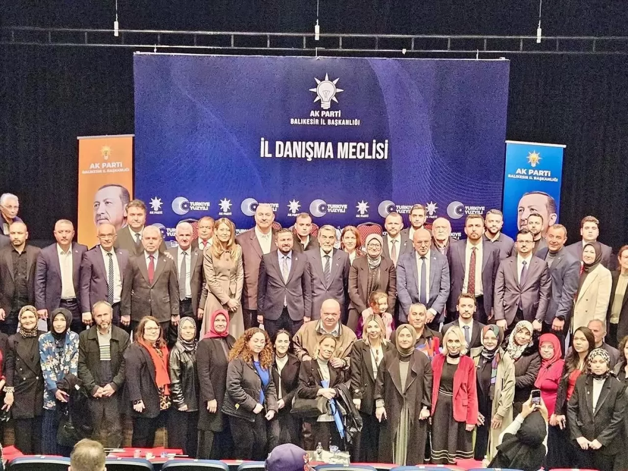 Ak Parti Ayvalık'ta İl Danışma Meclisi Toplantısı Gerçekleştirdi