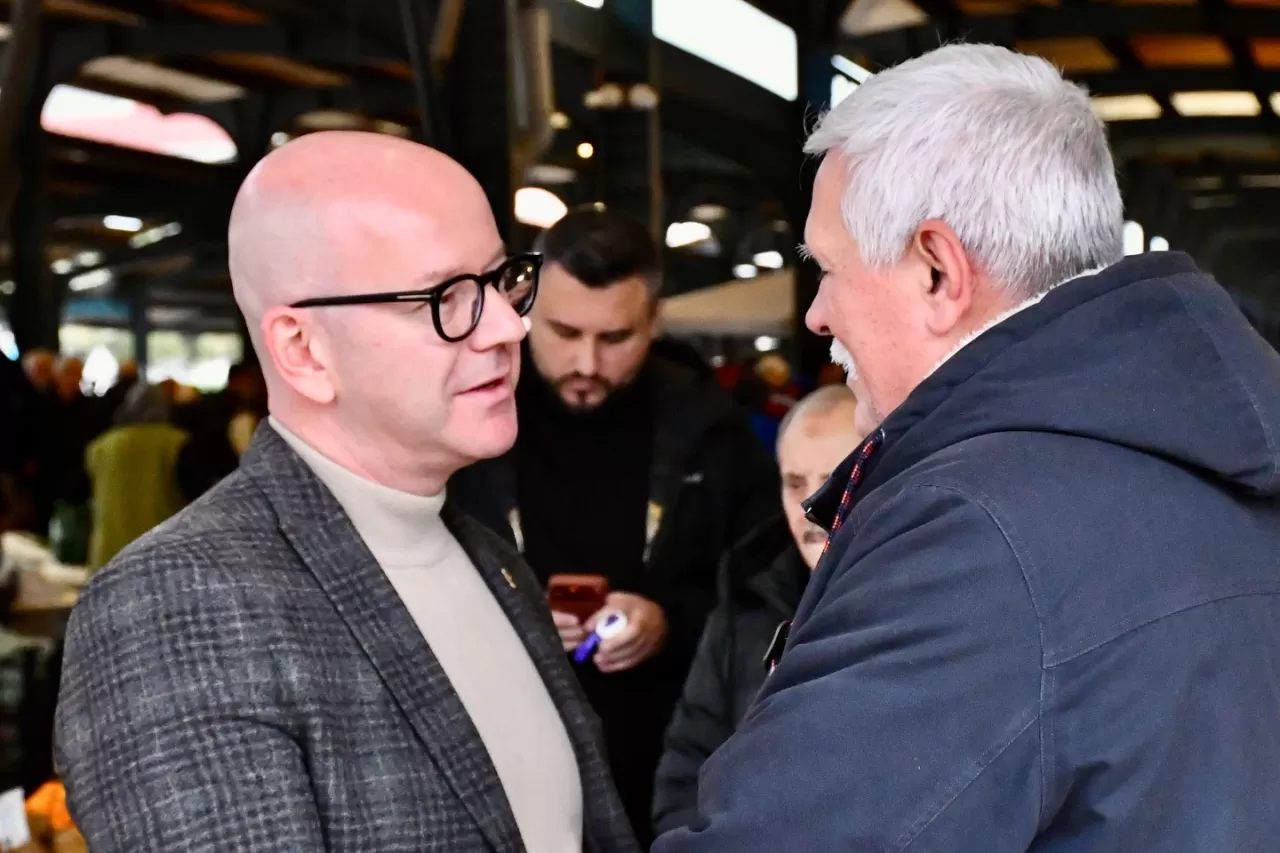 Pazar Tezgahlarında Ekonomik Sıkıntı: 