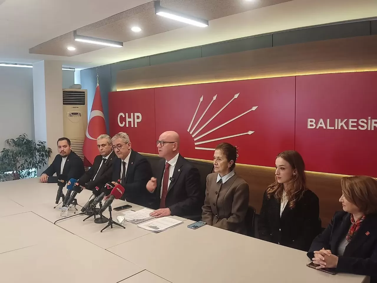 CHP'li Sarı'dan Balıkesir'de Değerlendirme Toplantısı