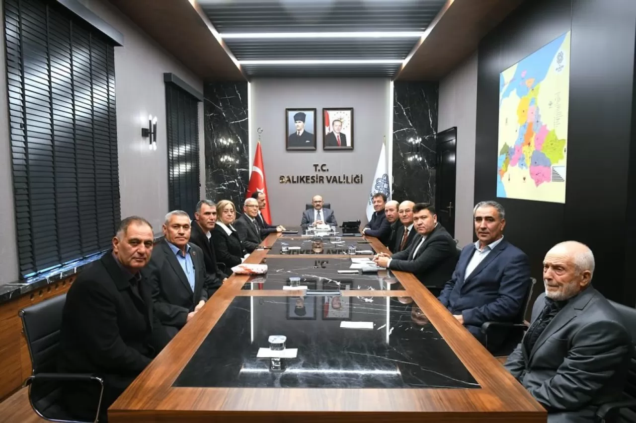 Vali Ustaoğlu, Altıeylül ve Diğer İlçelerin Muhtarları ile Buluştu