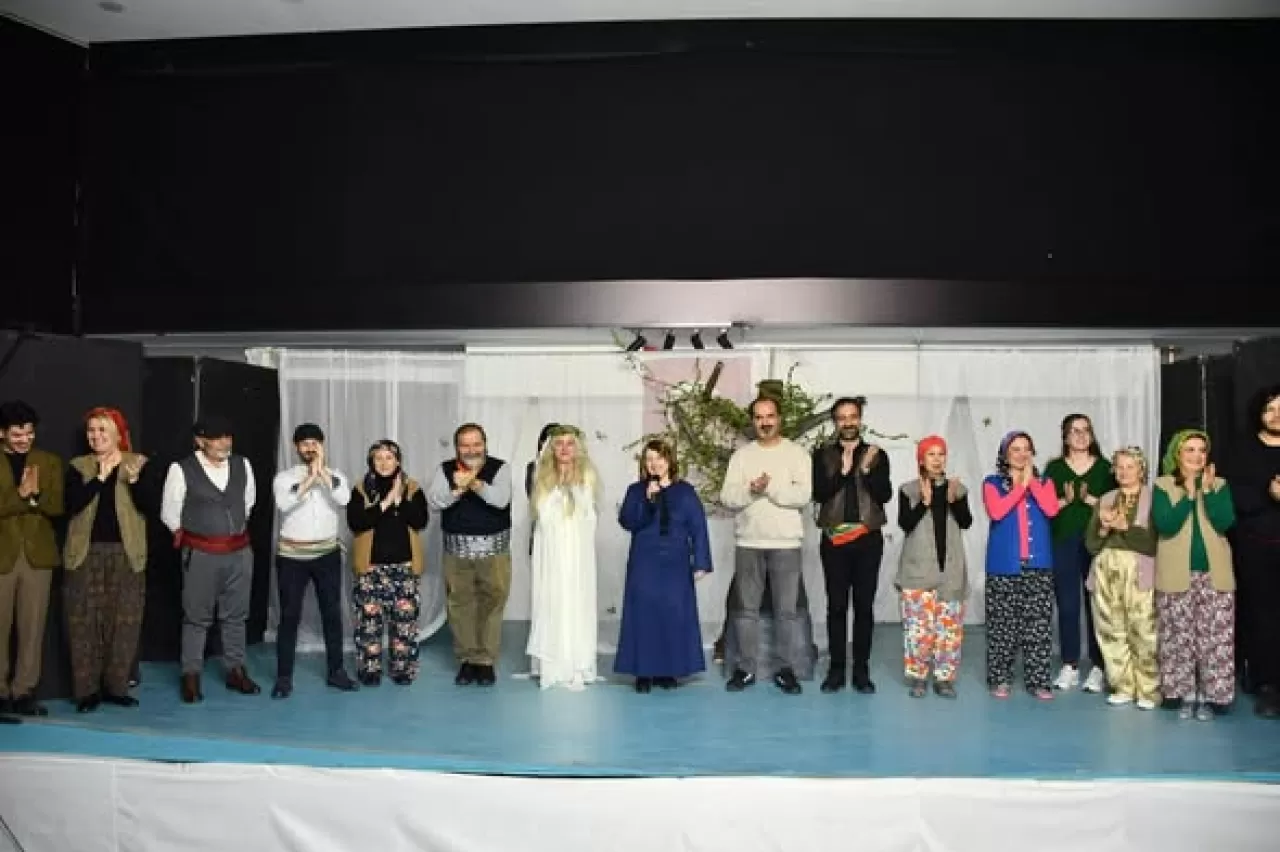 Sarıkız Efsanesi, Dursunbey'de Sahnelendi