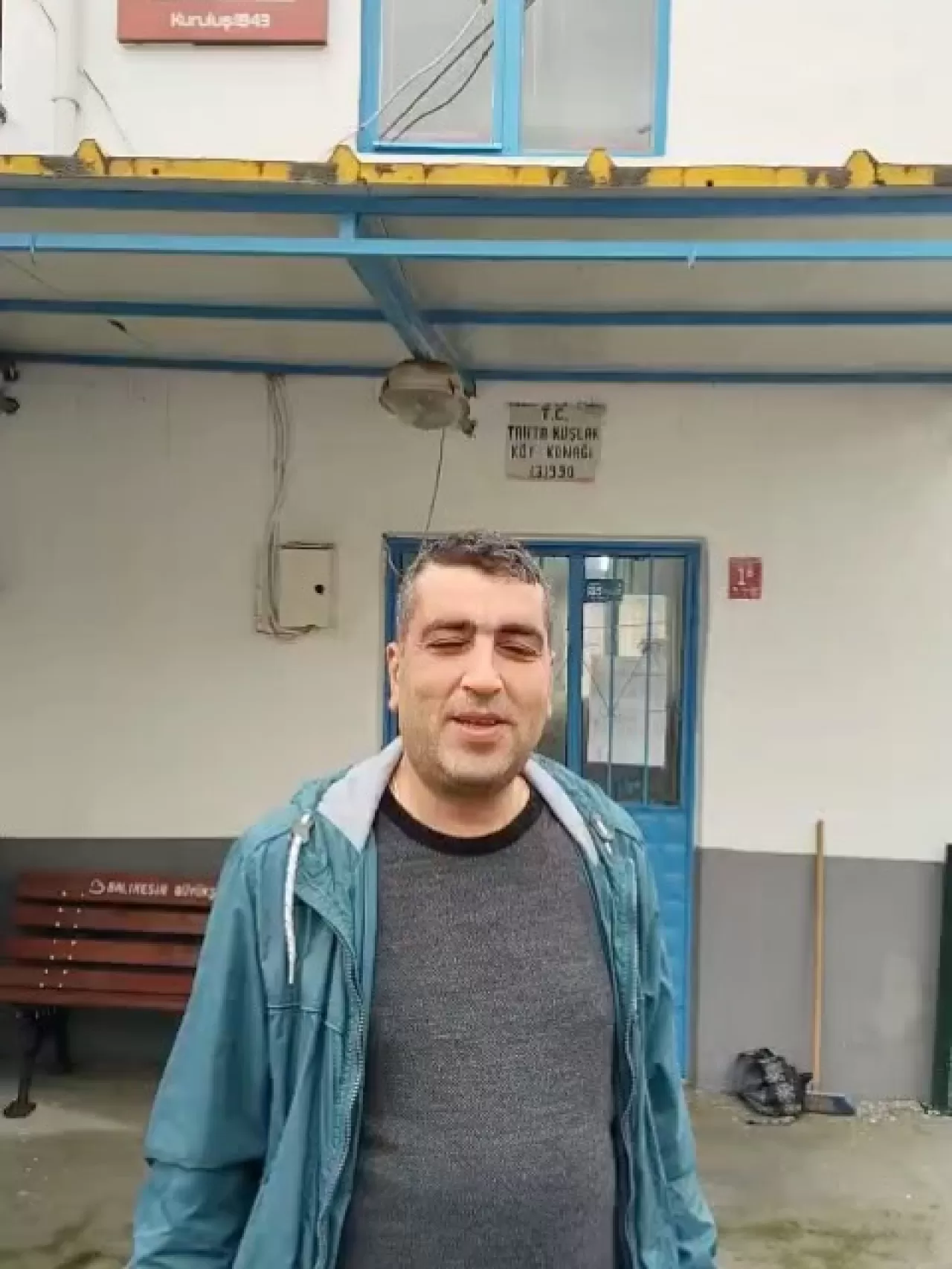 Edremit'te Kuaförlük Kursiyerlerinden Yaşlılara Anlamlı Bakım