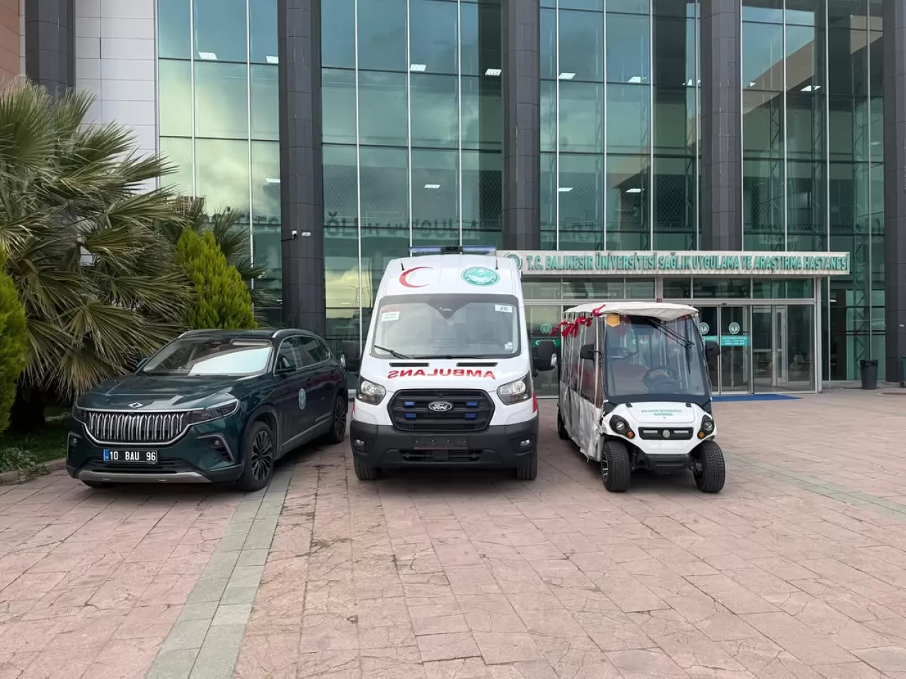 Balıkesir Üniversitesi Hastanesi'nin Filo Gücüne Tam Donanımlı Ambulans Eklendi