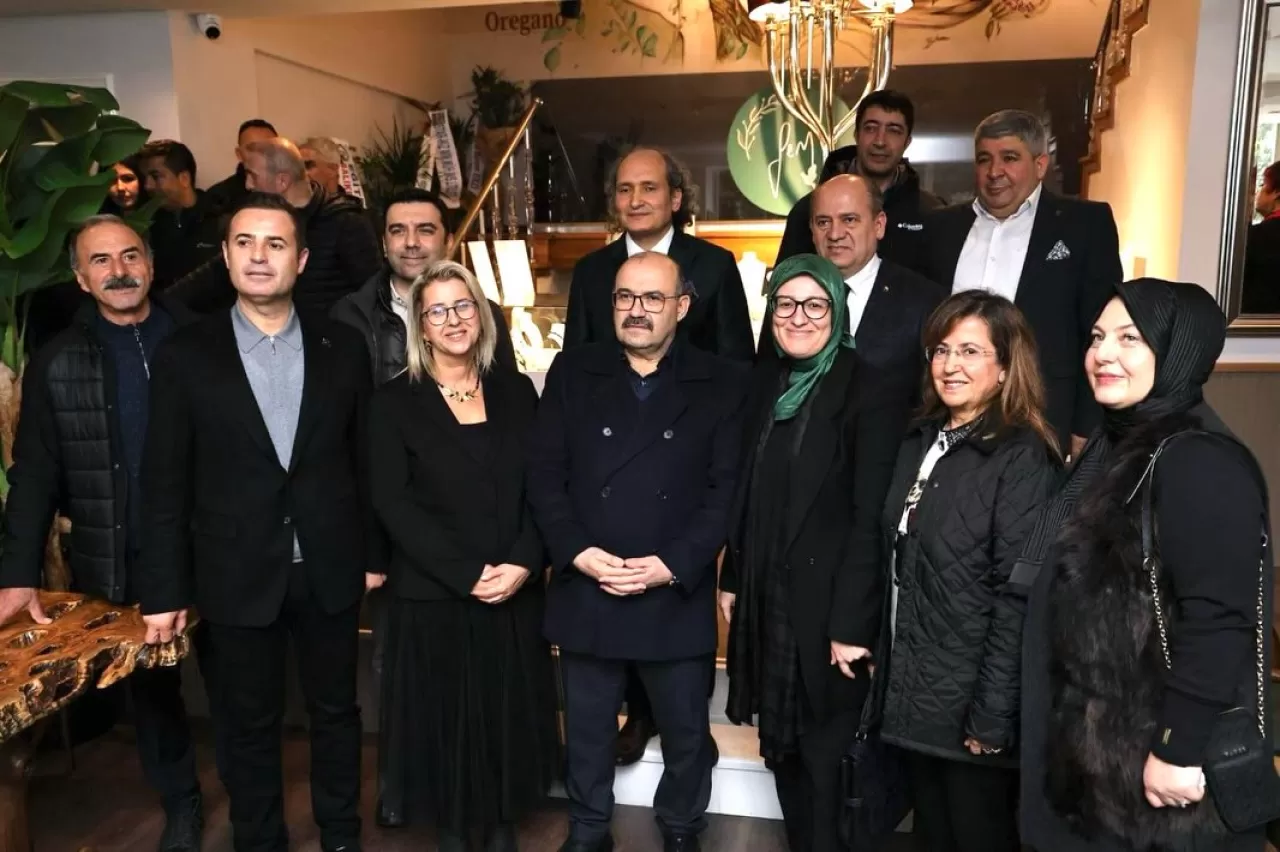 Edremit'te Yeni Bir Kafe ve Tasarım Sergisi Açıldı