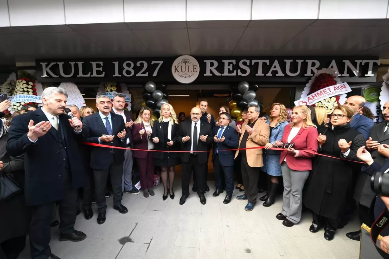 Kadın Eliyle Açılan Restoran: Kule 1827 Hizmete Başladı