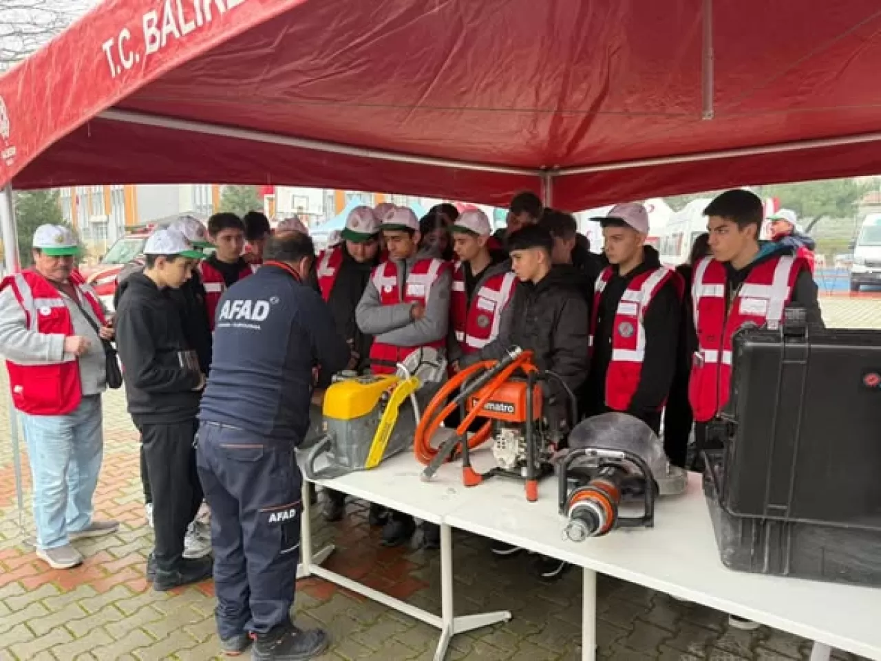Afad Balıkesir'de Gençlere Deprem ve KBRN Eğitimi Verdi