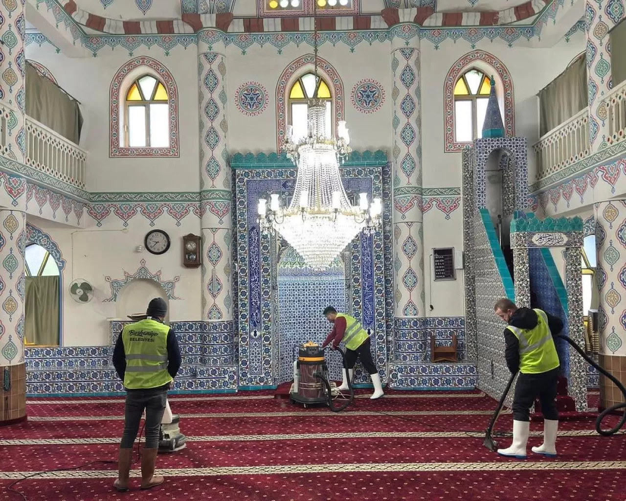 Burhaniye'de Camiler Ramazan'a Hazır