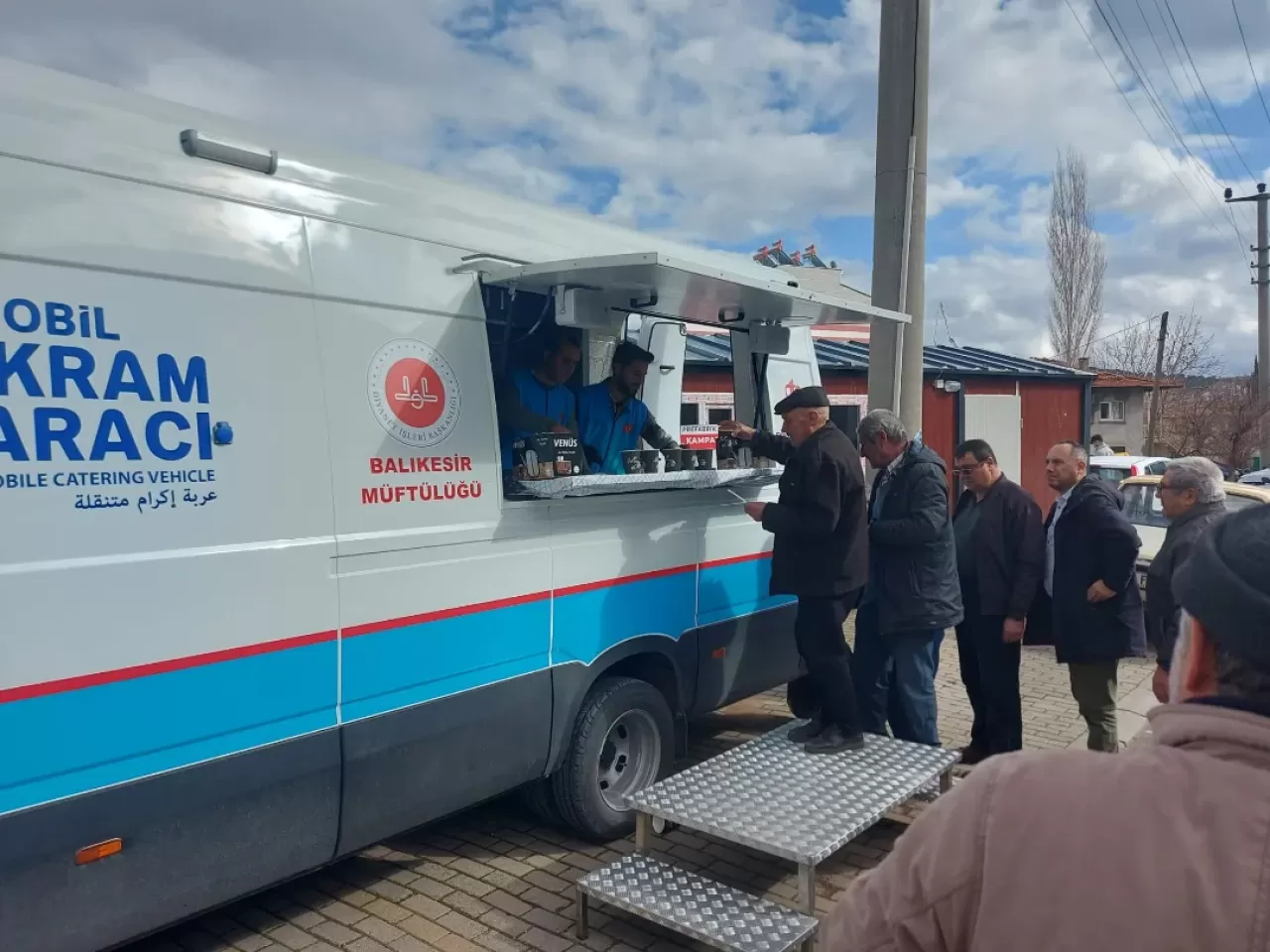Balıkesir'de Mobil İkram Aracı ile Vatandaşlara Çorba İkram Edildi