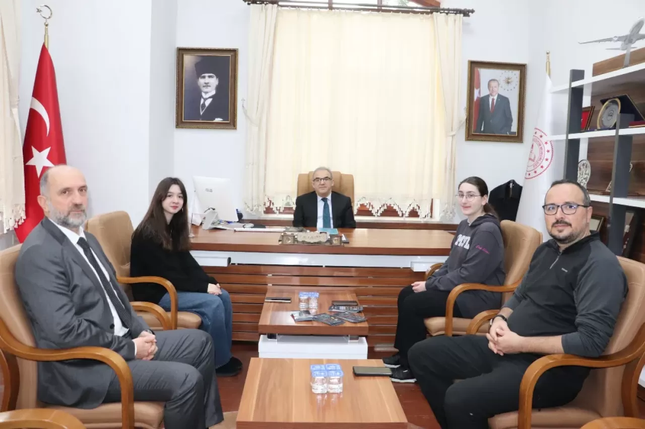 Edremitli Gençler Işık Kirliliğine Mobil Çözüm Geliştirdi