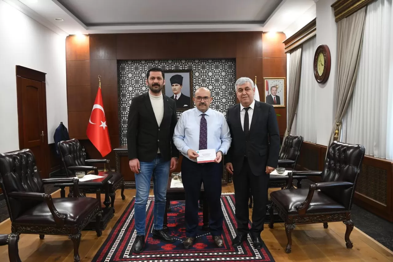 Balıkesir Üniversitesi Turizm Fakültesi Dekanı Vali Ustaoğlu'nu Ziyaret Etti