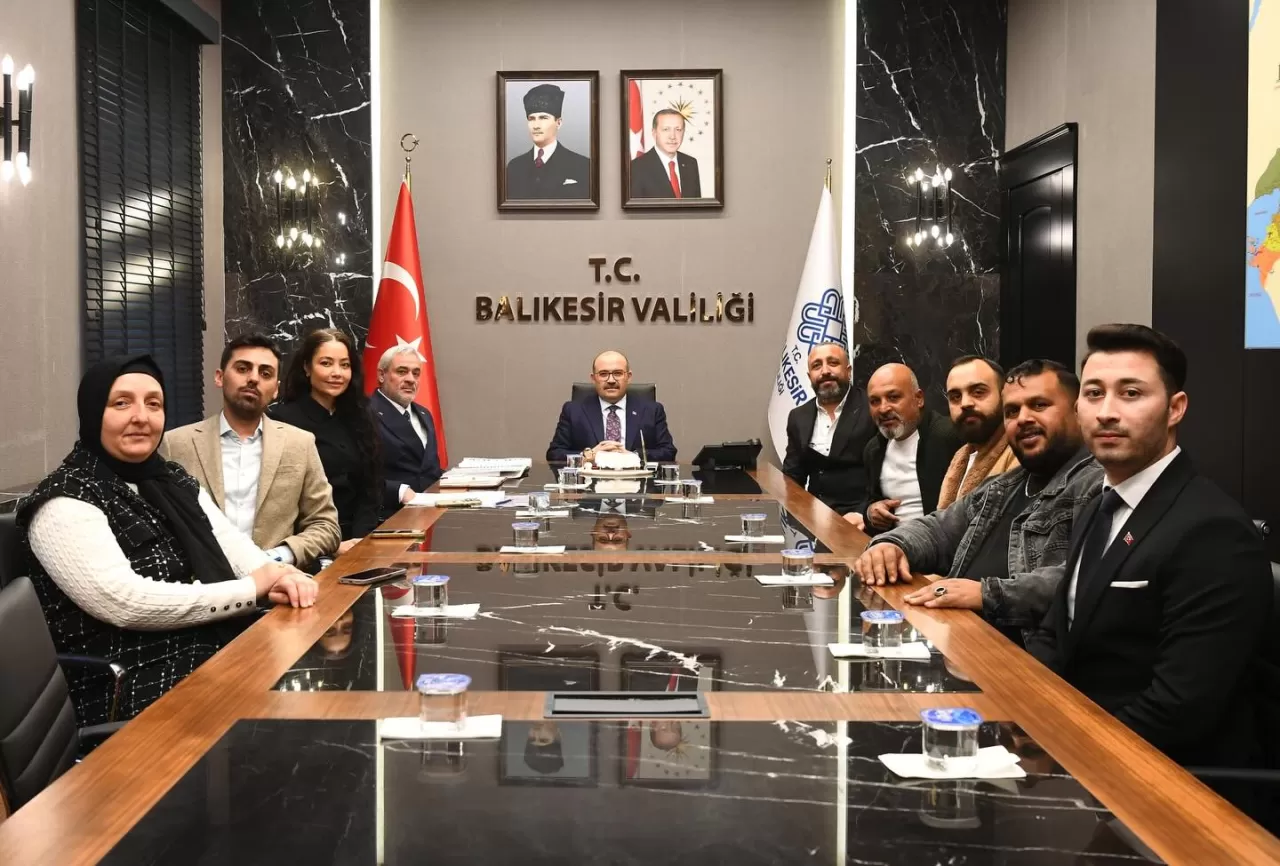 Balıkesir'de Roman Dernek Temsilcileri Vali Ustaoğlu'nu Ziyaret Etti