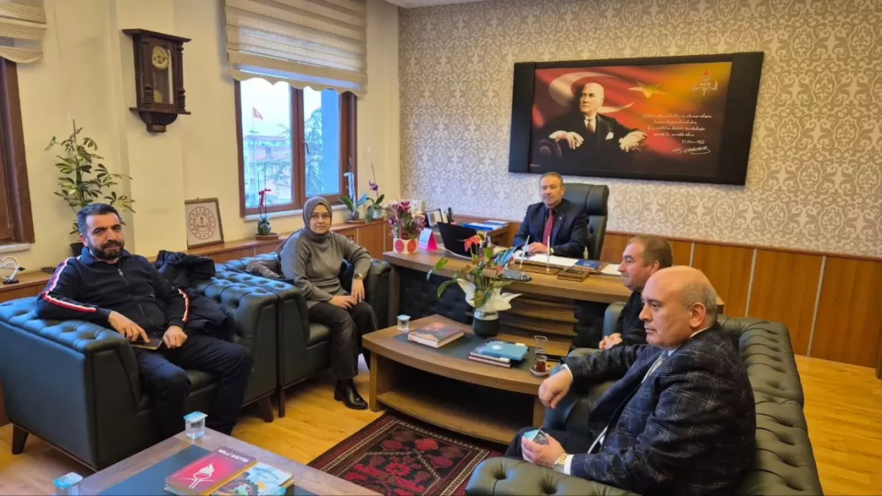 İvrindi'de Lise Müdürleri İle Eğitim Değerlendirme Toplantısı Yapıldı