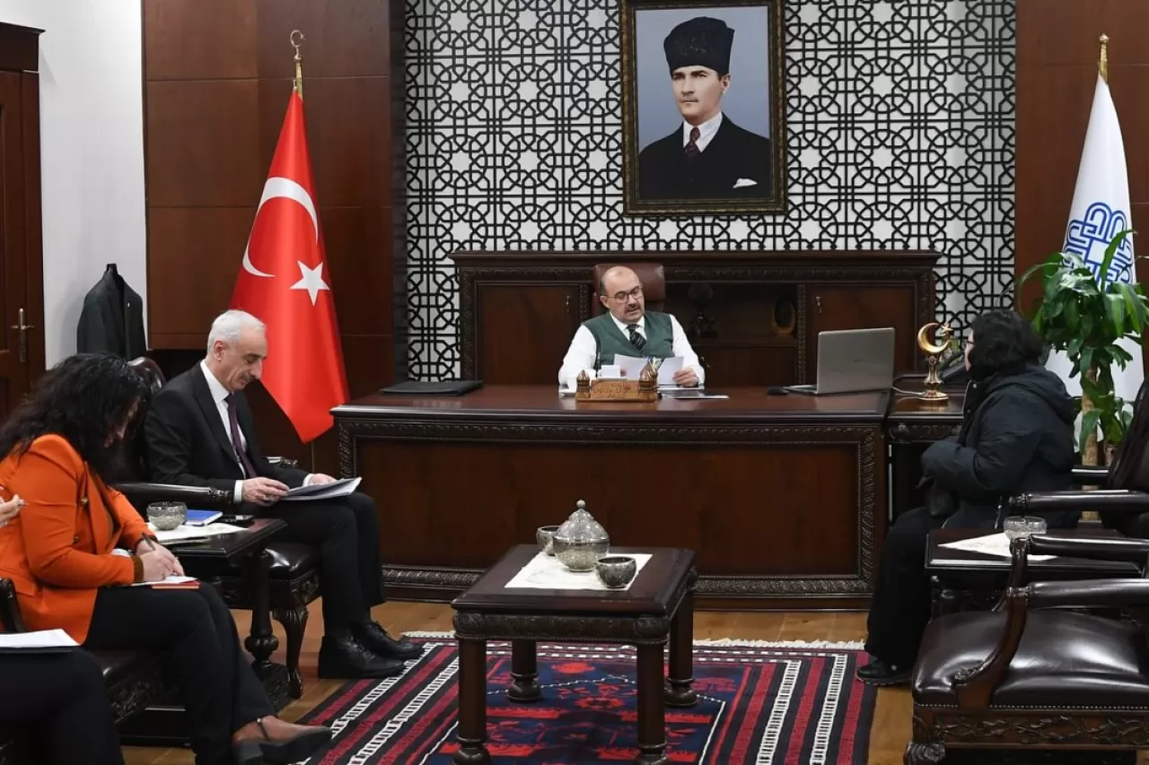 Balıkesir'de Vali Ustaoğlu Vatandaşlarla Buluştu, Talepleri Yerinde Dinledi